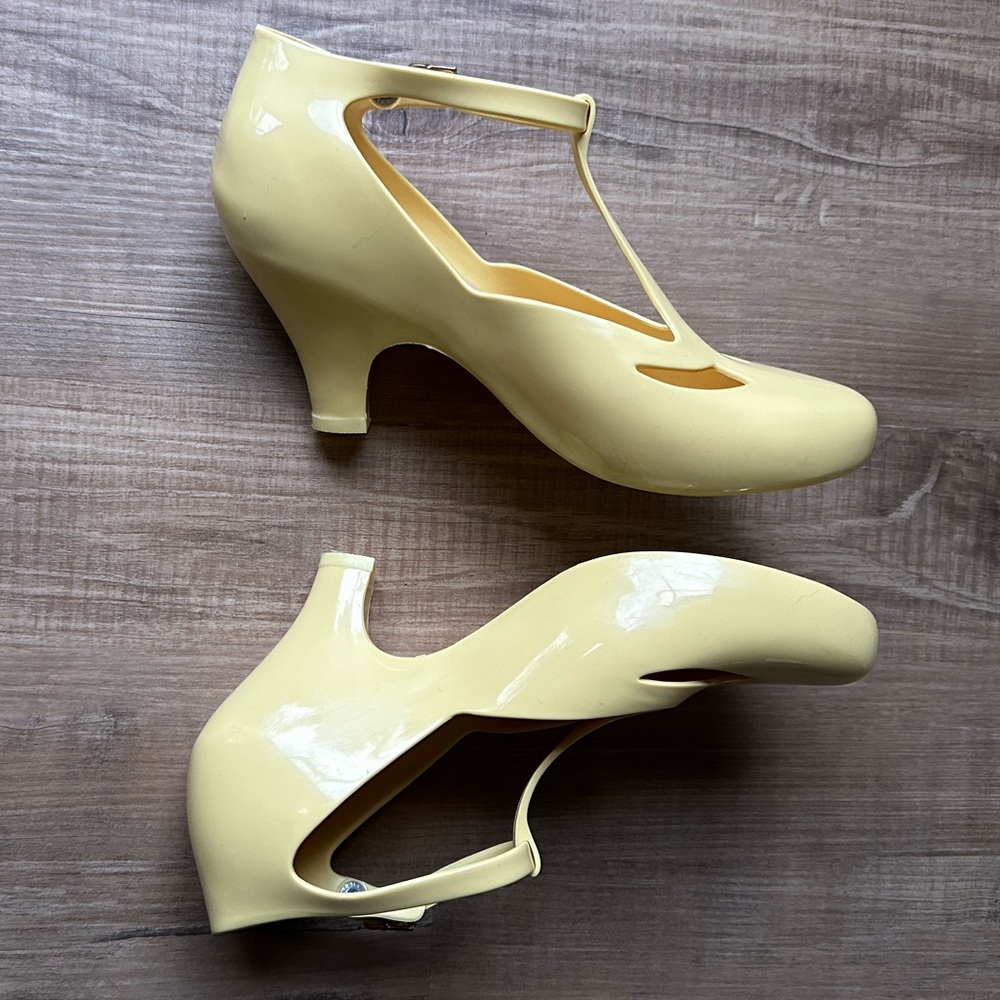Vivienne Westwood Mary Jane pumps in Yellow